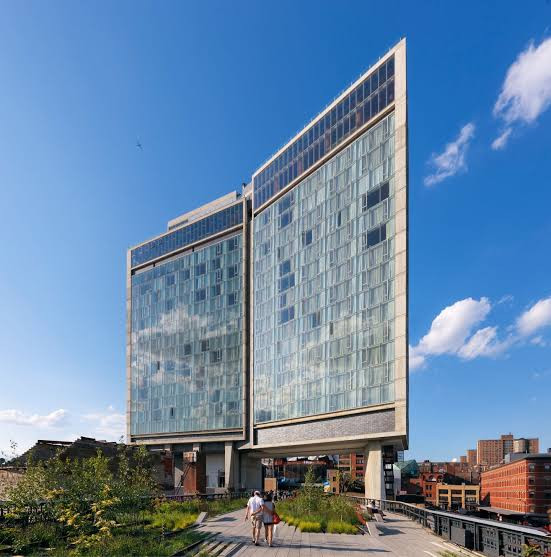 The building carried on legs above the raised park, The Standard, High Line