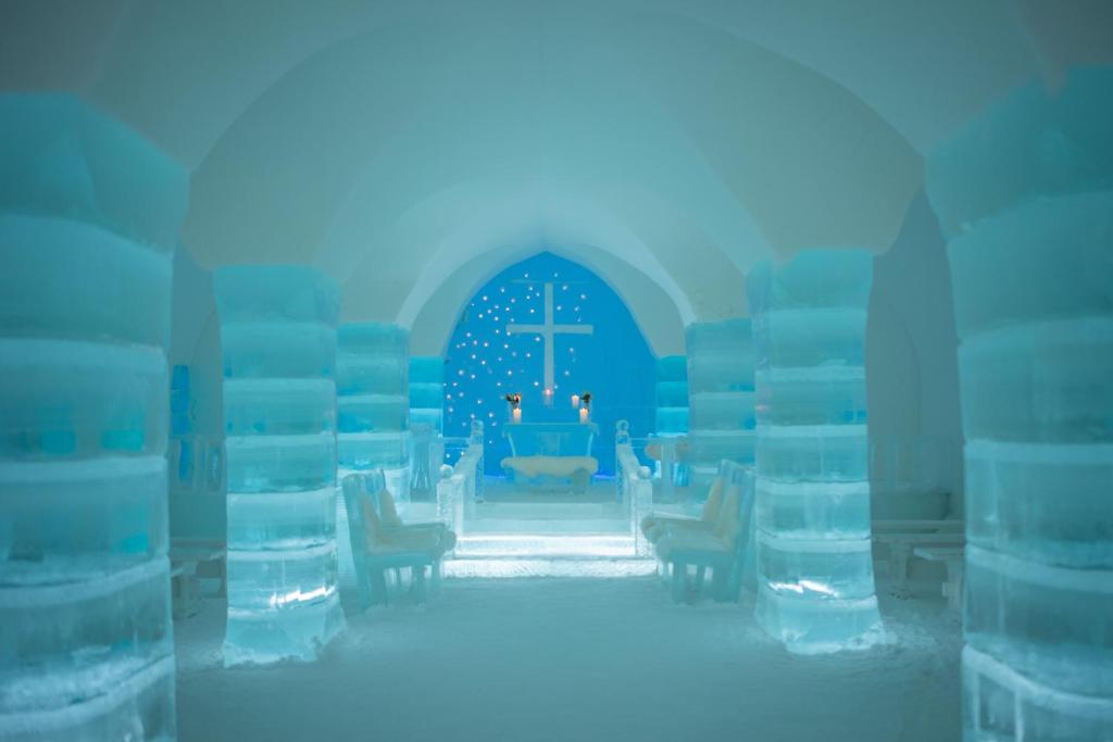 A curved snow vault in the seasonal building, Sorrisniva Igloo Hotel